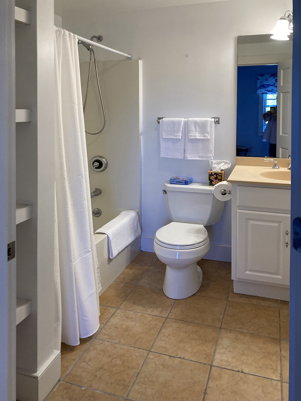 Shower_Tub Nantucket Rooms for Rent by the Night at 175 Orange St.